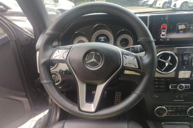 Used Mercedes-Benz GLK-Class 2013 Facelift GLK 300 4MATIC Fashion Edition Steering Wheel