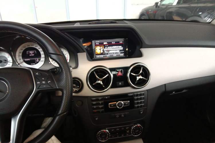 Used Mercedes-Benz GLK-Class 2013 GLK 300 4MATIC Dynamic Sunroof Model Audio And AC Panel