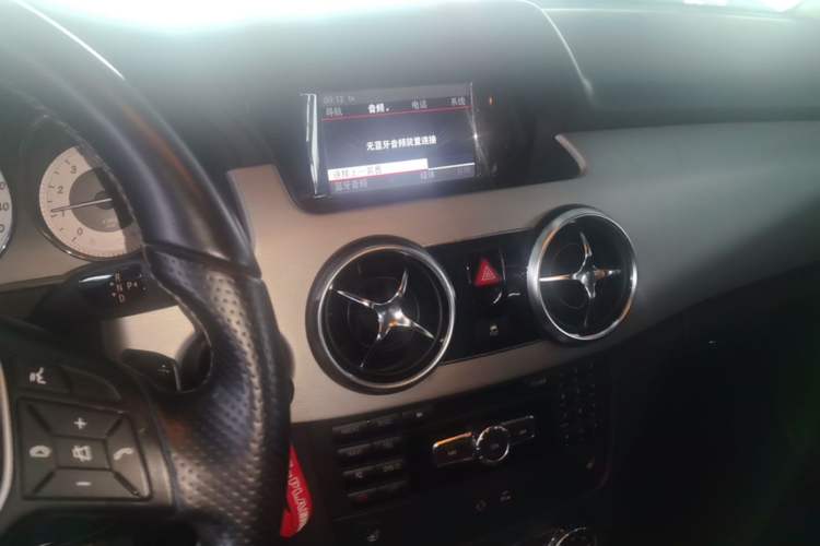 Used Mercedes-Benz GLK-Class 2013 GLK 300 4MATIC Dynamic Edition Audio And AC Panel