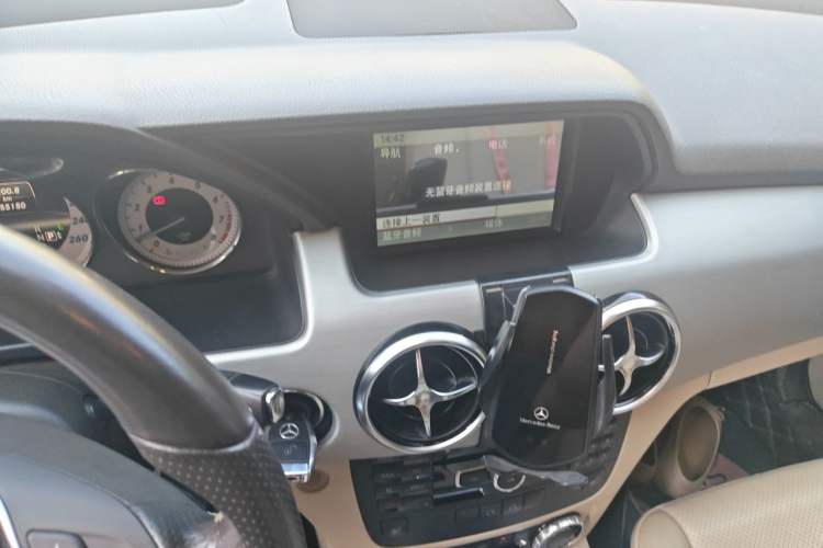 Used Mercedes-Benz GLK-Class 2013 GLK 300 4MATIC Dynamic Edition Audio And AC Panel