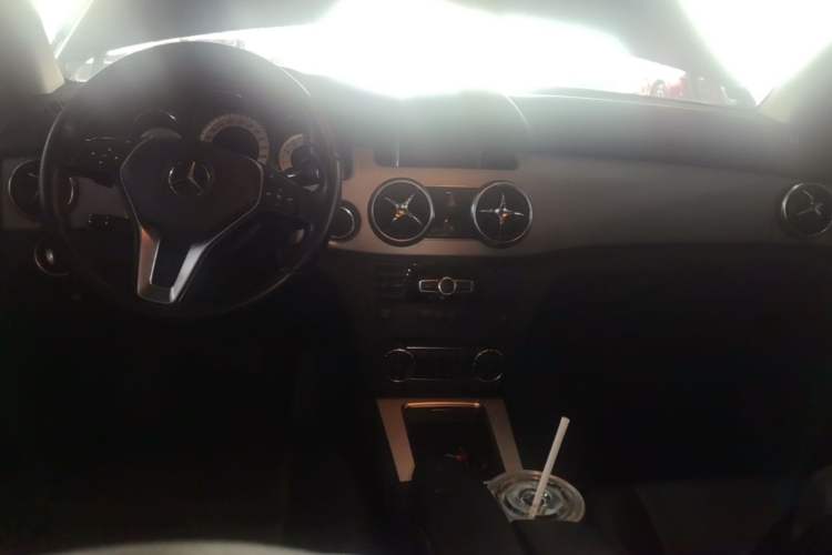 Used Mercedes-Benz GLK-Class 2013 GLK 300 4MATIC Dynamic Edition Center Console