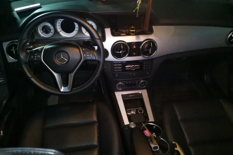 Used Mercedes-Benz GLK-Class 2013 GLK 300 4MATIC Dynamic Edition Center Console