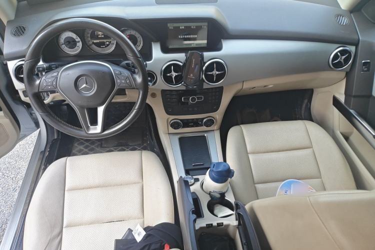 Used Mercedes-Benz GLK-Class 2013 GLK 300 4MATIC Dynamic Edition Center Console