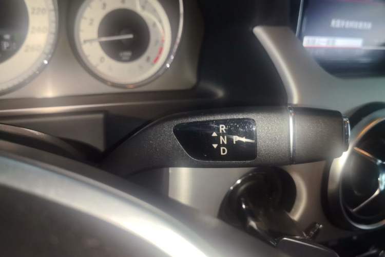 Used Mercedes-Benz GLK-Class 2013 GLK 300 4MATIC Dynamic Edition Gear Lever