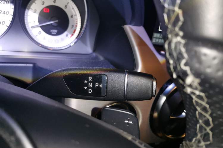 Used Mercedes-Benz GLK-Class 2013 GLK 300 4MATIC Dynamic Edition Gear Lever
