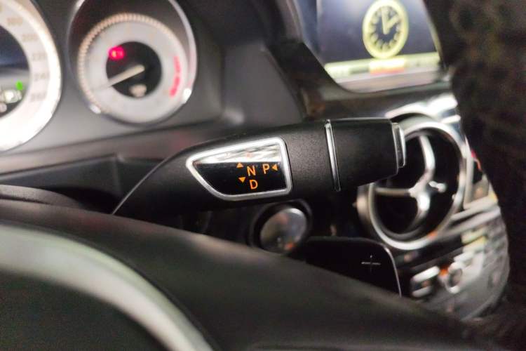 Used Mercedes-Benz GLK-Class 2013 Facelift GLK 300 4MATIC Luxury Edition Gear Lever