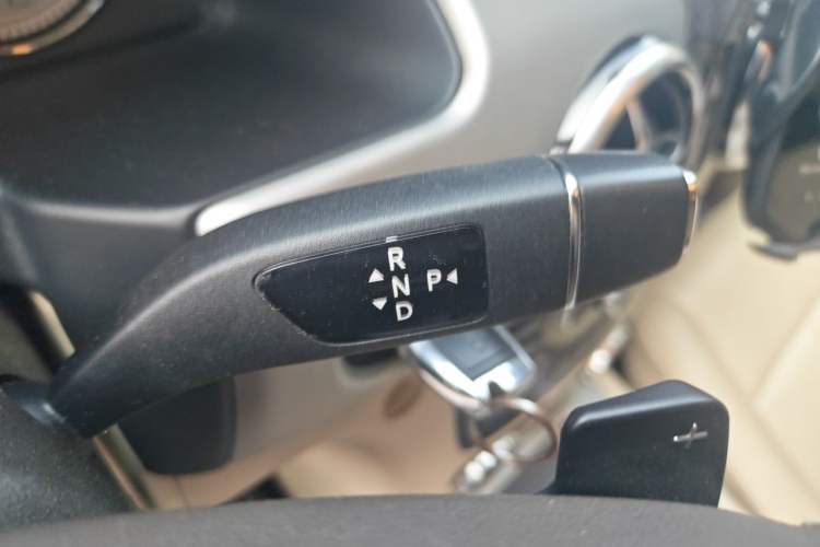 Used Mercedes-Benz GLK-Class 2013 GLK 300 4MATIC Dynamic Edition Gear Lever