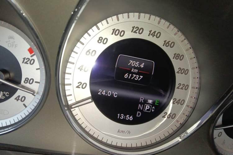 Used Mercedes-Benz GLK-Class 2013 GLK 300 4MATIC Dynamic Sunroof Model Odometer Close Up
