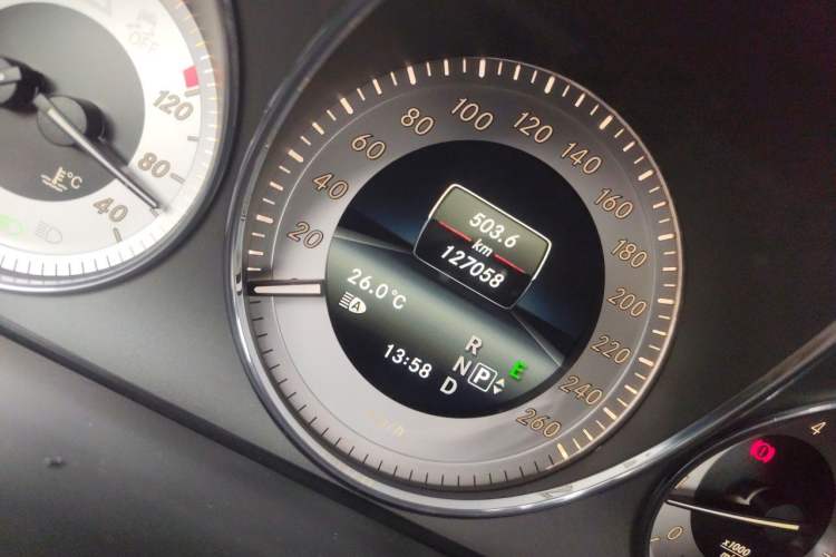 Used Mercedes-Benz GLK-Class 2013 Facelift GLK 300 4MATIC Luxury Edition Odometer Close Up
