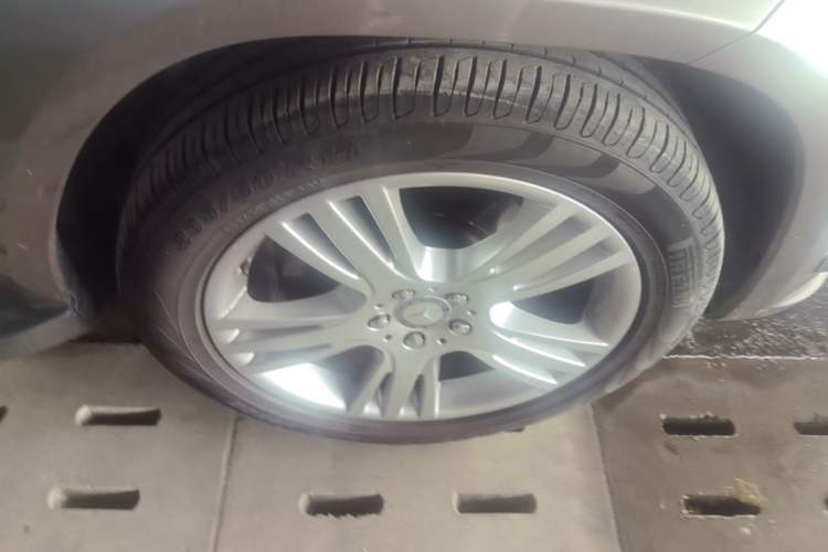 Used Mercedes-Benz GLK-Class 2013 GLK 300 4MATIC Dynamic Edition Right Front Wheel Hub