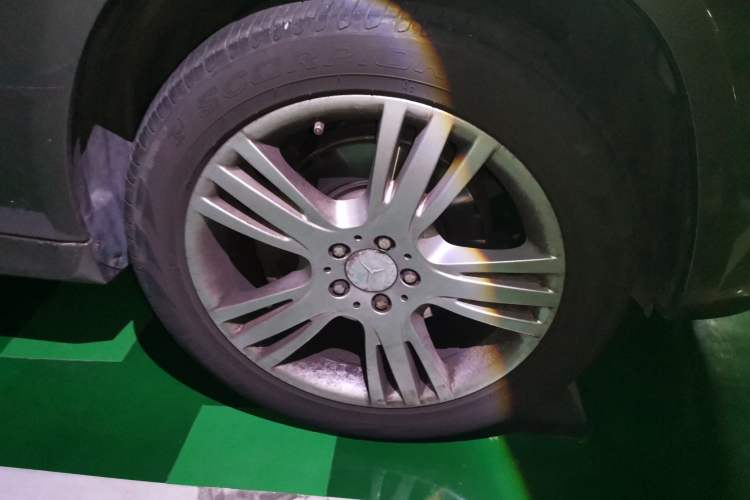 Used Mercedes-Benz GLK-Class 2013 GLK 300 4MATIC Dynamic Edition Right Front Wheel Hub