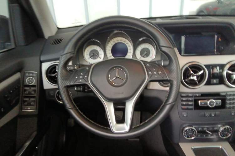 Used Mercedes-Benz GLK-Class 2013 GLK 300 4MATIC Dynamic Sunroof Model Steering Wheel