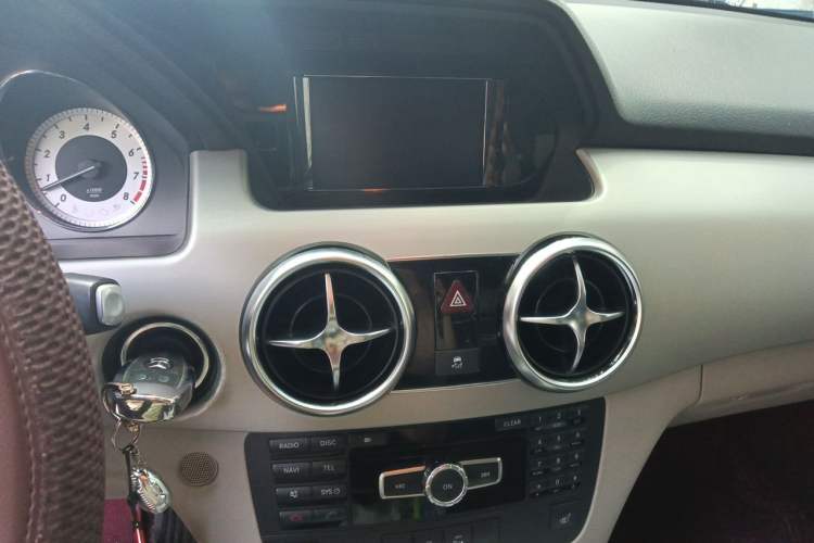 Used Mercedes-Benz GLK-Class 2013 Facelift GLK 300 4MATIC Fashion Edition Audio And AC Panel