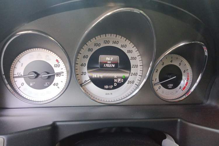 Used Mercedes-Benz GLK-Class 2013 Facelift GLK 300 4MATIC Fashion Edition Odometer Close Up