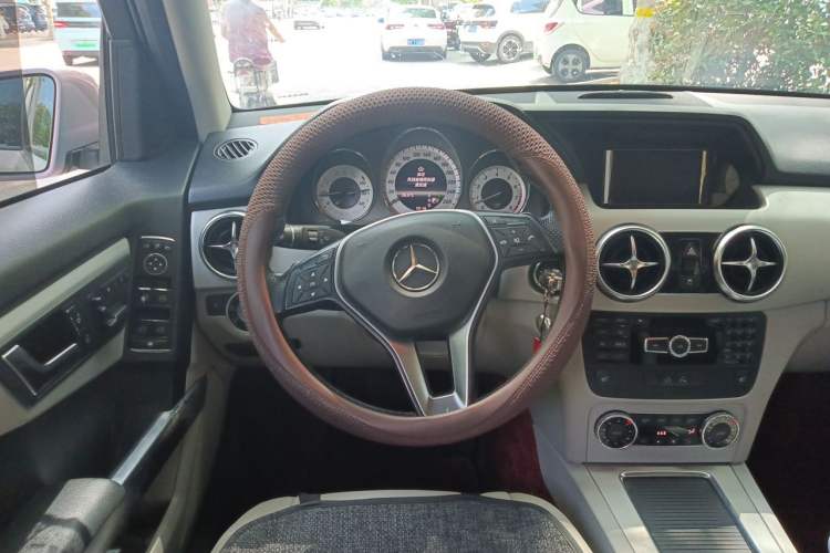Used Mercedes-Benz GLK-Class 2013 Facelift GLK 300 4MATIC Fashion Edition Steering Wheel