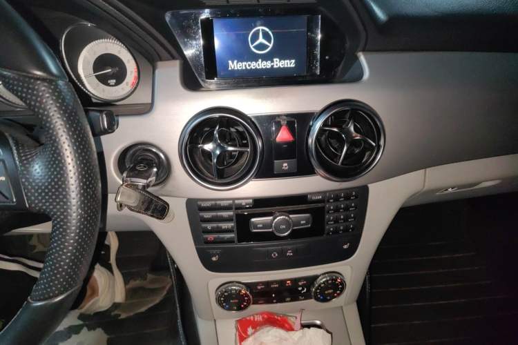 Used Mercedes-Benz GLK-Class 2013 GLK 300 4MATIC Dynamic Sunroof Model Audio And AC Panel
