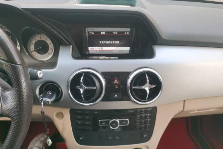 Used Mercedes-Benz GLK-Class 2013 GLK 300 4MATIC Dynamic Edition Audio And AC Panel