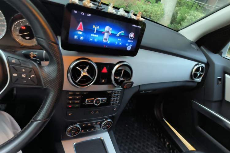 Used Mercedes-Benz GLK-Class 2013 Facelift GLK 300 4MATIC Fashion Edition Audio And AC Panel