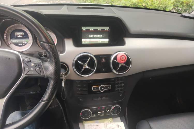 Used Mercedes-Benz GLK-Class 2013 Facelift GLK 300 4MATIC Fashion Edition Audio And AC Panel