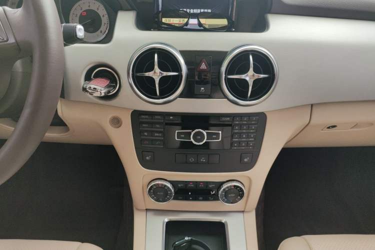 Used Mercedes-Benz GLK-Class 2013 GLK 300 4MATIC Fashion Model Audio And AC Panel