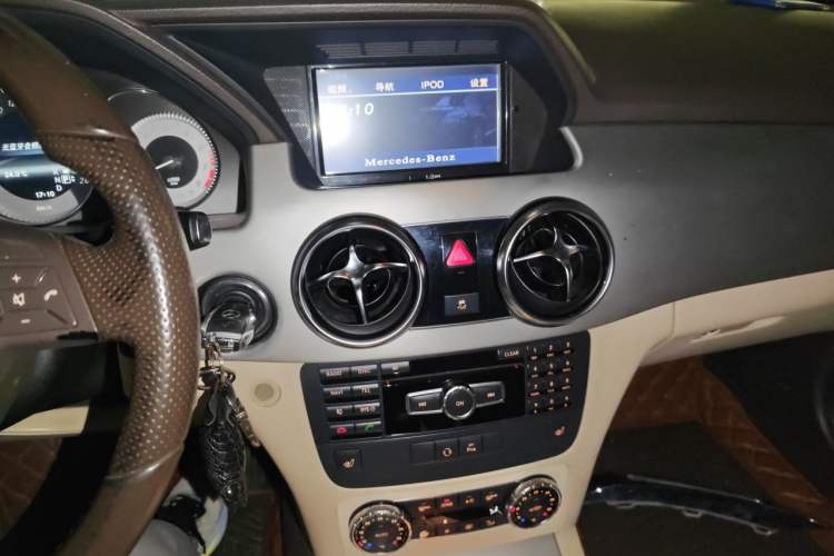 Used Mercedes-Benz GLK-Class 2013 GLK 300 4MATIC Dynamic Edition Audio And AC Panel