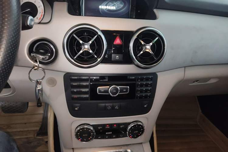 Used Mercedes-Benz GLK-Class 2013 GLK 300 4MATIC Dynamic Edition Audio And AC Panel