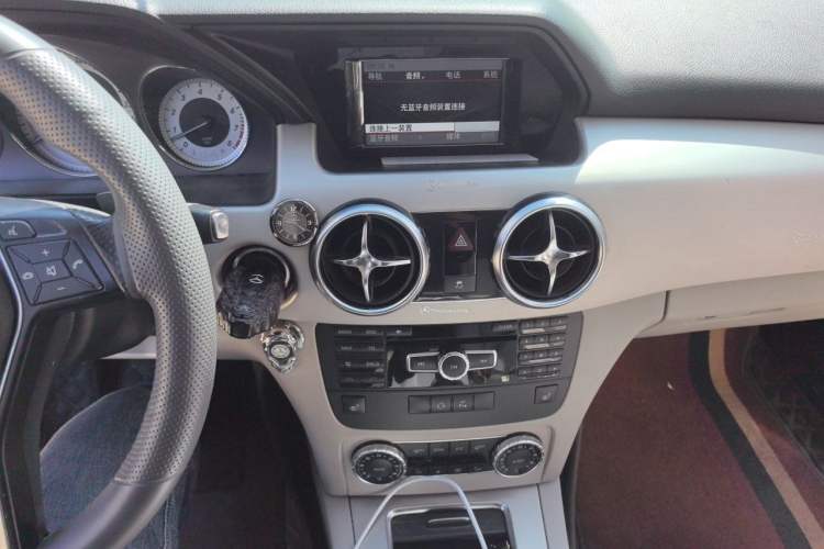 Used Mercedes-Benz GLK-Class 2013 GLK 300 4MATIC Dynamic Edition Audio And AC Panel