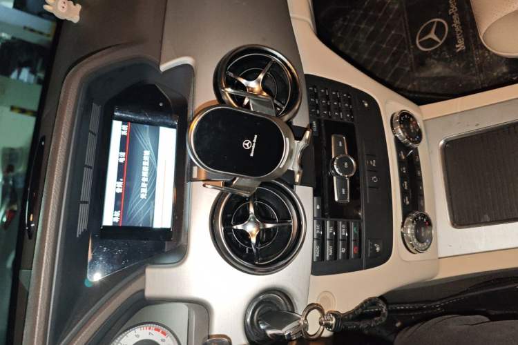 Used Mercedes-Benz GLK-Class 2013 GLK 300 4MATIC Dynamic Edition Audio And AC Panel