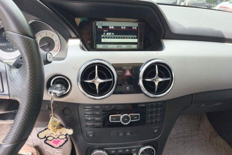 Used Mercedes-Benz GLK-Class 2013 GLK 300 4MATIC Dynamic Edition Audio And AC Panel