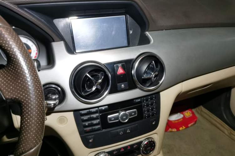 Used Mercedes-Benz GLK-Class 2013 GLK 300 4MATIC Dynamic Edition Audio And AC Panel