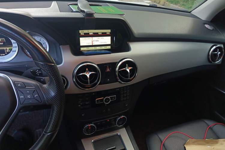 Used Mercedes-Benz GLK-Class 2013 GLK 300 4MATIC Dynamic Edition Audio And AC Panel