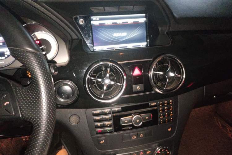 Used Mercedes-Benz GLK-Class 2013 GLK 300 4MATIC Luxury Model Audio And AC Panel