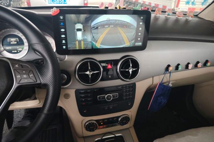 Used Mercedes-Benz GLK-Class 2013 Facelift GLK 300 4MATIC Fashion Edition Audio And AC Panel
