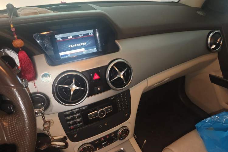 Used Mercedes-Benz GLK-Class 2013 GLK 300 4MATIC Dynamic Edition Audio And AC Panel