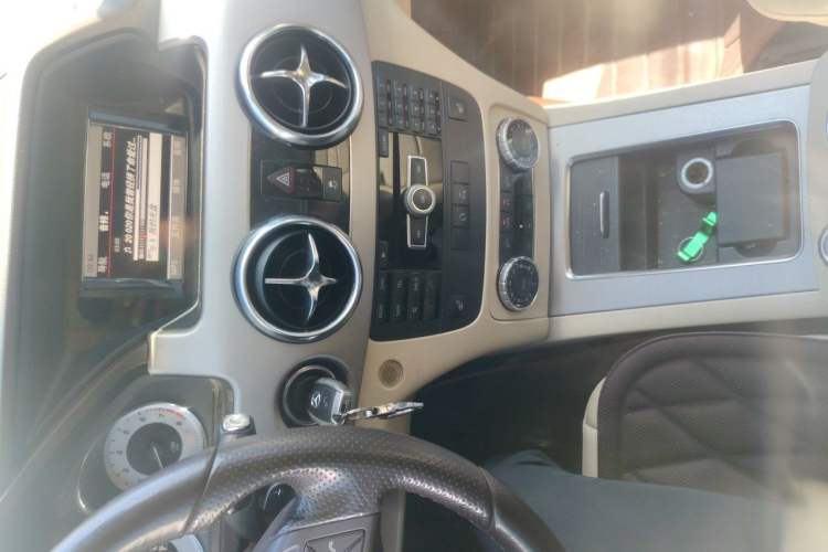 Used Mercedes-Benz GLK-Class 2013 GLK 300 4MATIC Dynamic Edition Audio And AC Panel