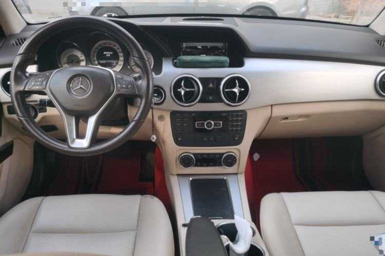 Used Mercedes-Benz GLK-Class 2013 GLK 300 4MATIC Dynamic Edition Center Console