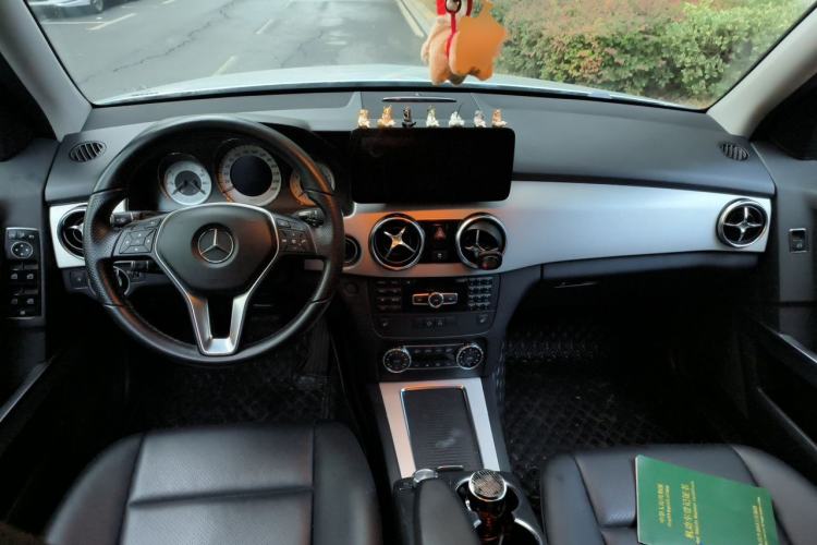 Used Mercedes-Benz GLK-Class 2013 Facelift GLK 300 4MATIC Fashion Edition Center Console