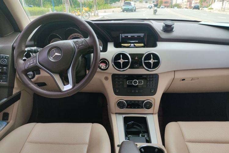 Used Mercedes-Benz GLK-Class 2013 GLK 300 4MATIC Fashion Model Center Console
