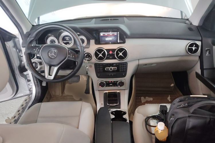 Used Mercedes-Benz GLK-Class 2013 GLK 300 4MATIC Dynamic Edition Center Console