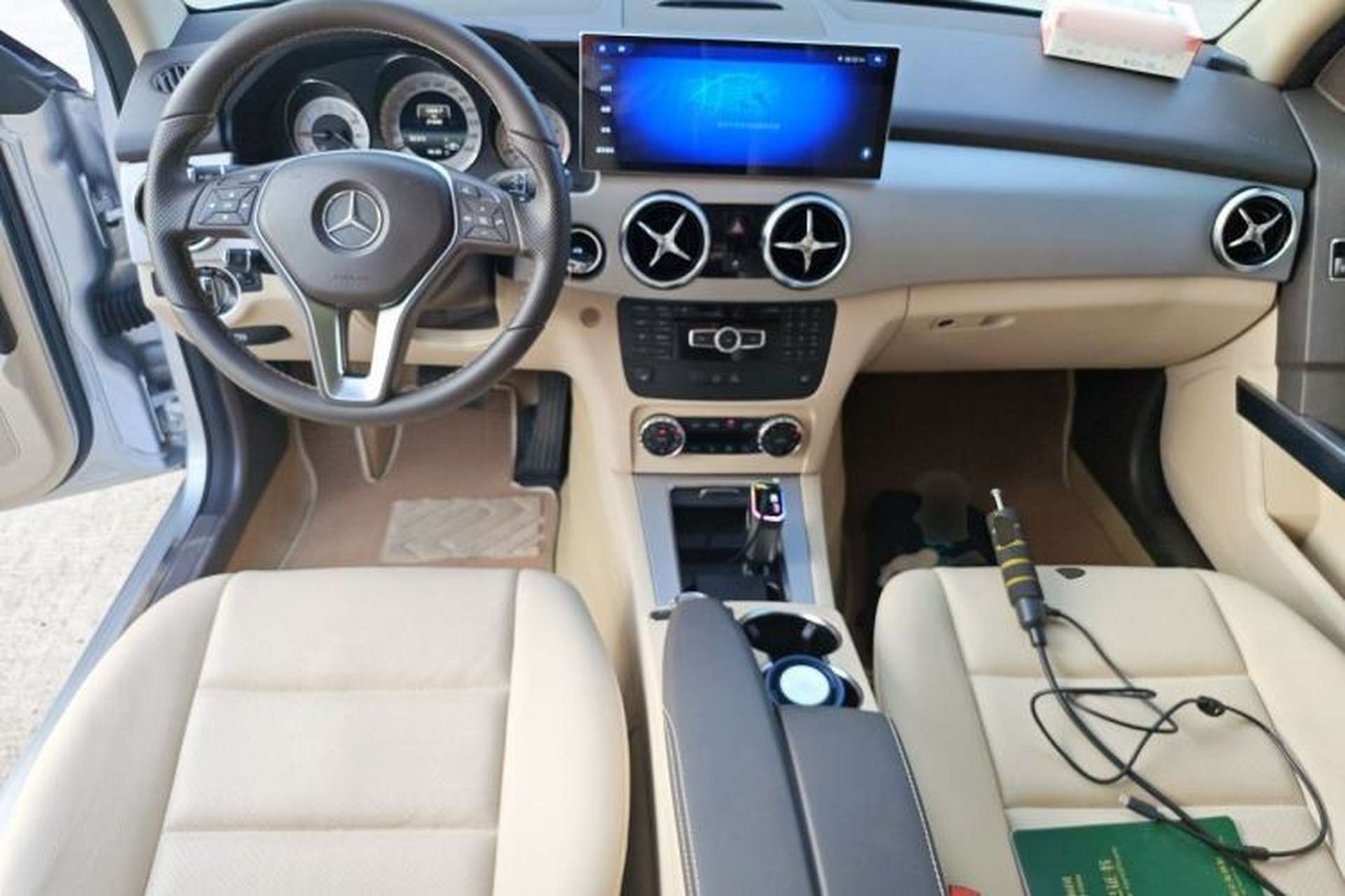 Used Mercedes-Benz GLK-Class 2013 GLK 300 4MATIC Dynamic Sunroof Model Center Console