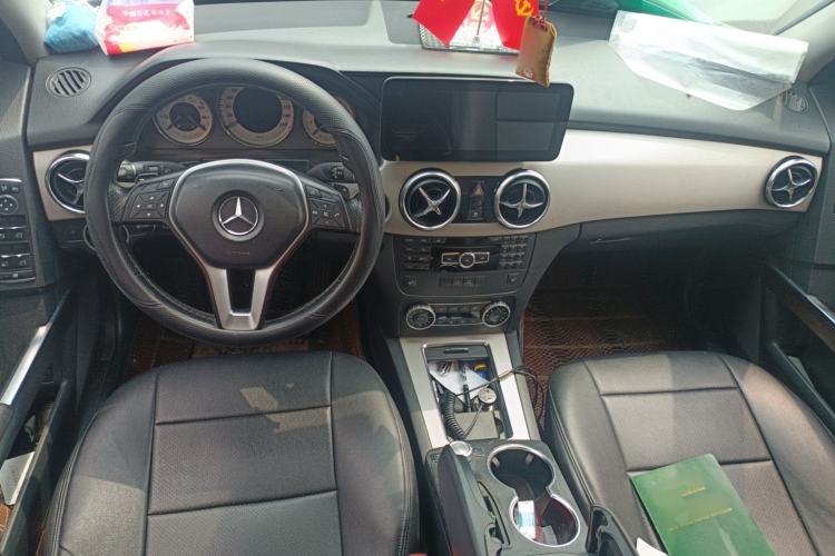 Used Mercedes-Benz GLK-Class 2013 GLK 300 4MATIC Fashion Model Center Console