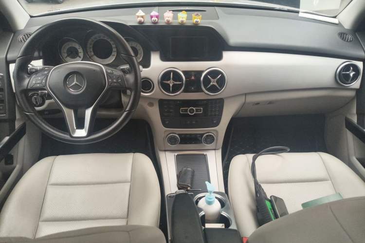 Used Mercedes-Benz GLK-Class 2013 GLK 300 4MATIC Fashion Model Center Console