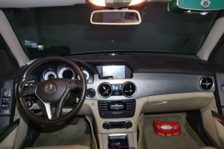 Used Mercedes-Benz GLK-Class 2013 GLK 300 4MATIC Dynamic Edition Center Console