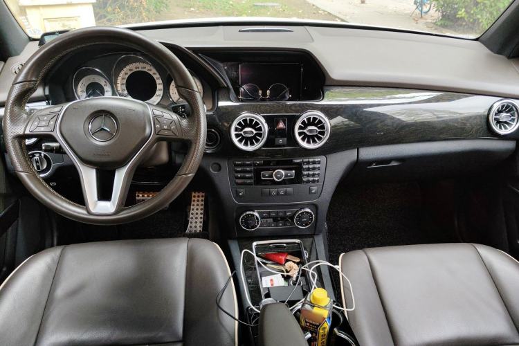 Used Mercedes-Benz GLK-Class 2013 GLK 300 4MATIC Luxury Model Center Console