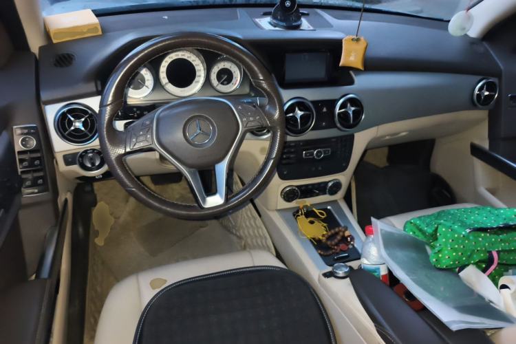 Used Mercedes-Benz GLK-Class 2013 GLK 300 4MATIC Dynamic Sunroof Model Center Console