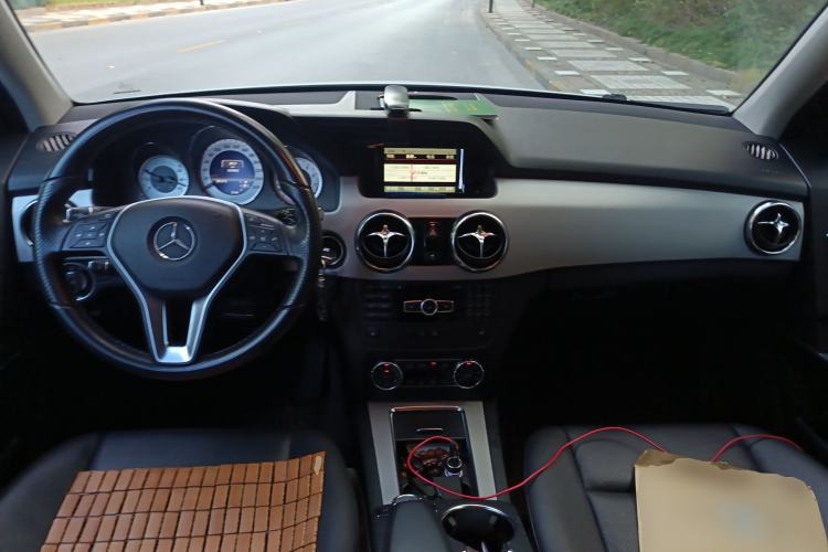 Used Mercedes-Benz GLK-Class 2013 GLK 300 4MATIC Dynamic Edition Center Console