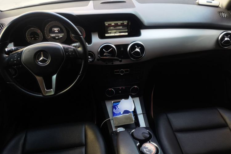 Used Mercedes-Benz GLK-Class 2013 GLK 300 4MATIC Dynamic Sunroof Model Center Console