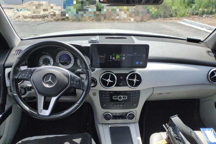 Used Mercedes-Benz GLK-Class 2013 GLK 300 4MATIC Dynamic Edition Center Console