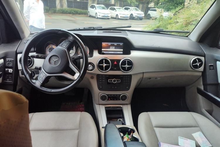 Used Mercedes-Benz GLK-Class 2013 Facelift GLK 300 4MATIC Fashion Edition Center Console