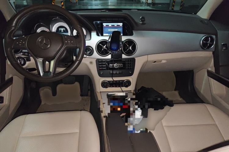 Used Mercedes-Benz GLK-Class 2013 GLK 300 4MATIC Dynamic Sunroof Model Center Console